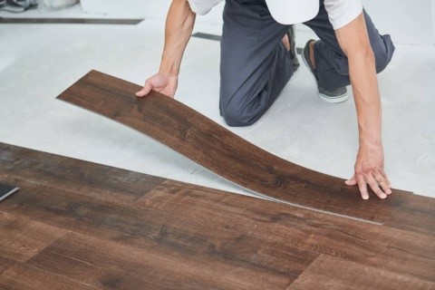 Vinílico autoadherible: el piso ideal para una instalación fácil y rápida